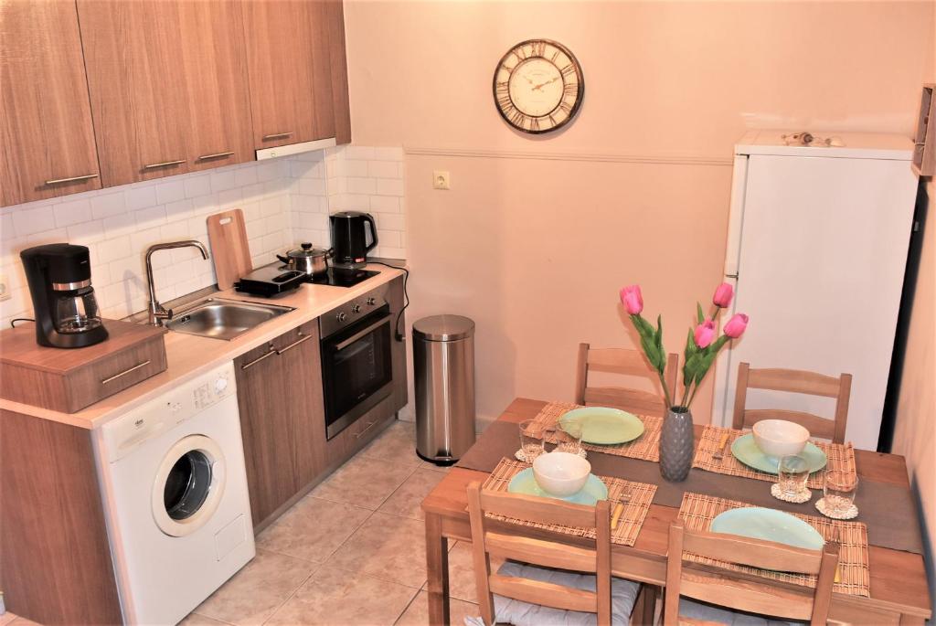 Sea Waves Apartment room 2